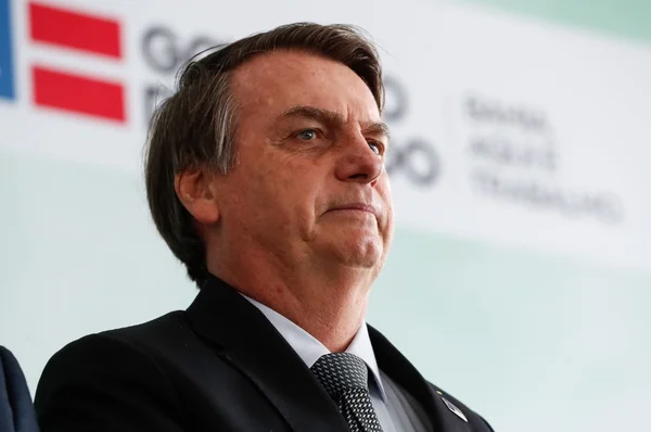 Bolsonaro diz ter “repulsa”por estrangeiro e ataca “xiitas ambientais”