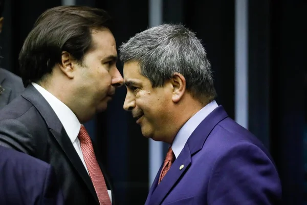 Maia condena ataque a cartaz antirracismo: “Muito grave”