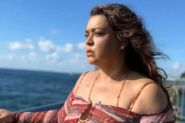 foto colorida de preta gil olhando para horizonte - metrópoles
