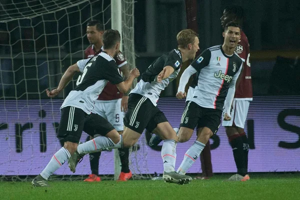 Juventus vence clássico com Torino e se mantém na ponta