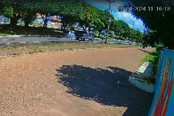 Vídeo mostra atropelamento de menino de 5 anos e de pai no DF