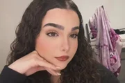 A menina vive com a família no país, mas é natural de Goiás A menina vive com a família no país, mas é natural de Goiás