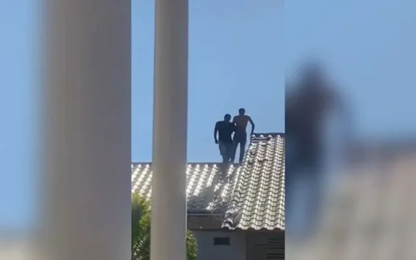 goias suspeitos em cima de telhado perseguição policial