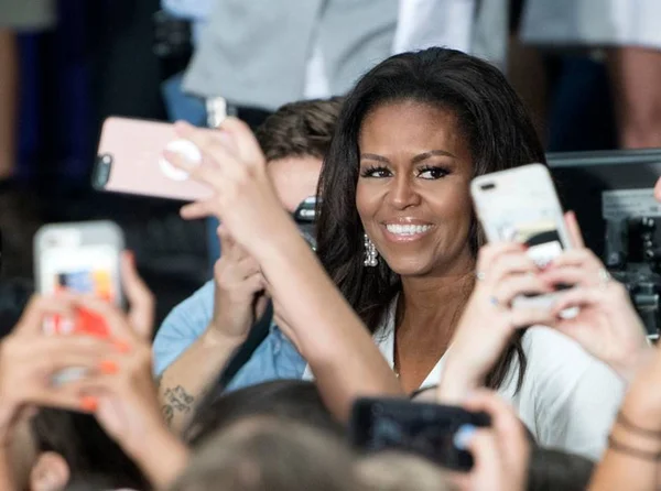 Michelle Obama revela ter sofrido um aborto espontâneo em novo livro