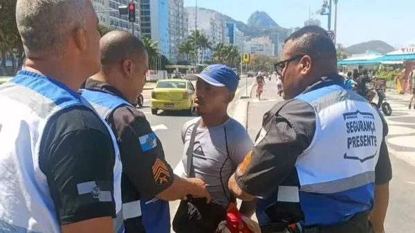 imagem colorida ambulante preso estelionato