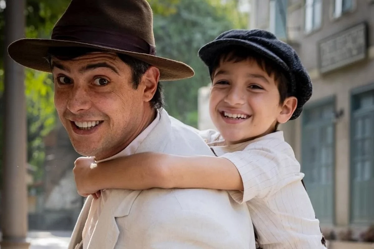 Ator mirim de Êta Mundo Melhor passar por cirurgia de apendicite e Globo cancela gravações da novela