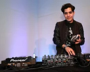 Neon Indian, alcunha do músico eletrônico mexicano Alan Palomo: em carreira desde 2008, com três discos lançados Neon Indian, alcunha do músico eletrônico mexicano Alan Palomo: em carreira desde 2008, com três discos lançados