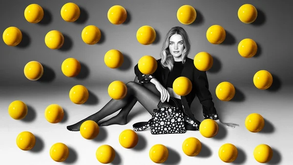 Morre aos 97 anos Yayoi Kusama, após deixar grande legado na moda e na arte - destaque galeria Morre aos 97 anos Yayoi Kusama, após deixar grande legado na moda e na arte - destaque galeria