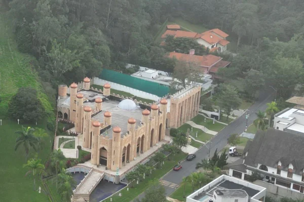 Castelo no residencial Tamboré