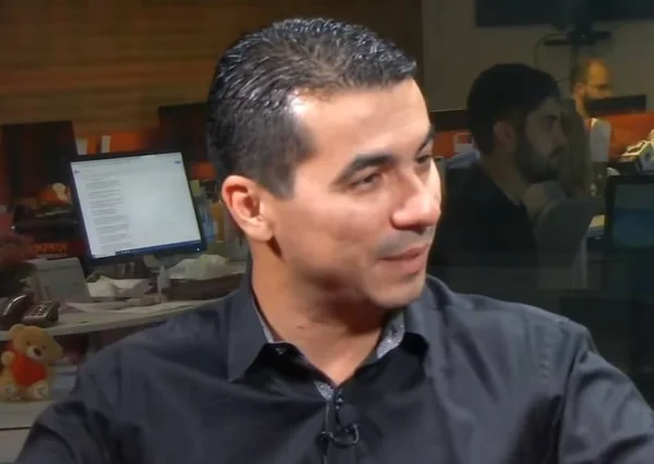 Para evitar bloqueio de salário, Luis Miranda paga dívida trabalhista