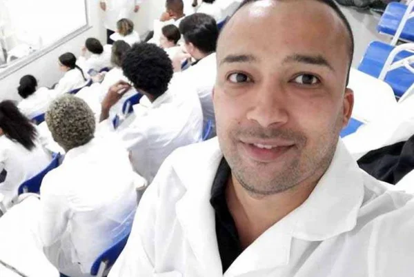 Fisioterapeuta é preso por fazer procedimentos estéticos em órgãos genitais