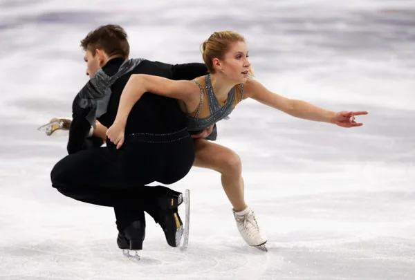 Campeã mundial júnior de patinação artística morre aos 20 anos em Moscou