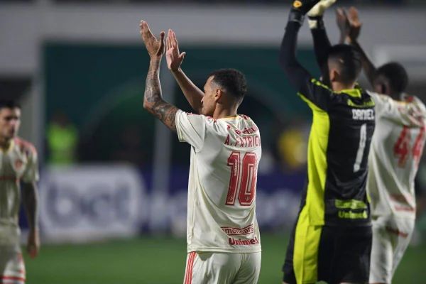 Internacional bate o Goiás e chega a 16 jogos sem derrota