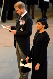 O príncipe Harry e Meghan Markle estiveram no funeral da rainha Elizabeth