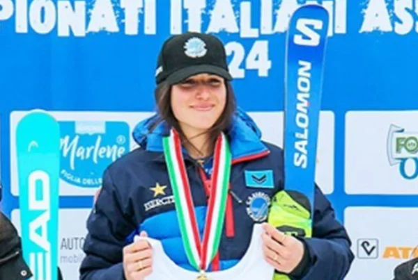 Esquiadora de 19 anos morre durante treino na Itália