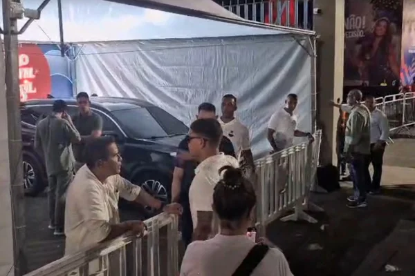 Imagem colorida do carro do presidente da República, Luiz Inácio Lula da Silva