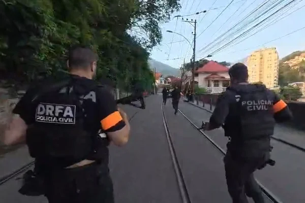 Polícia entra em área estratégica do CV para sufocar roubos de veículos