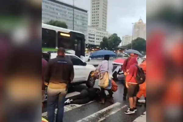 Imagem colorida, Seis pessoas ficam feridas após serem atropeladas em avenida do RJ- Metrópoles