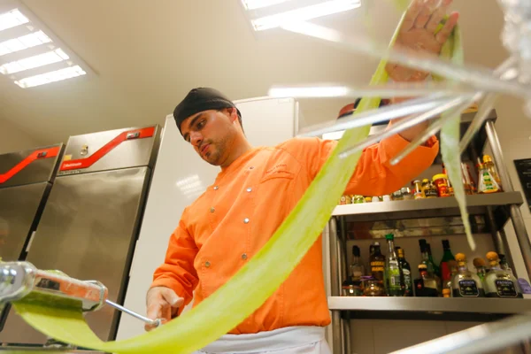 Chef Paulo Tarso ensina a fazer a massa perfeita