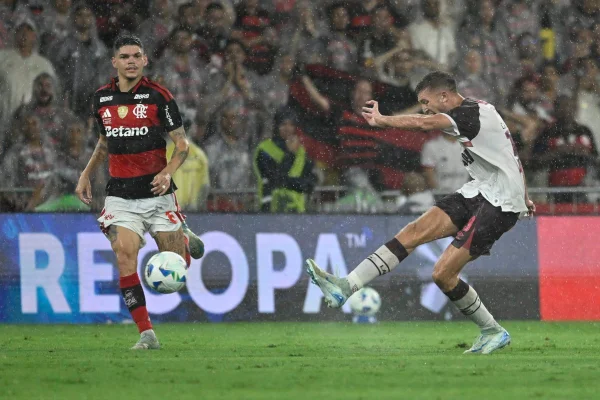 Imagem colorida da partida entre Flamengo x Lanus