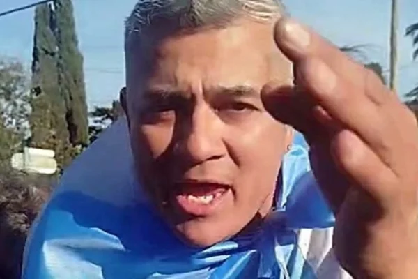 Torcedor argentino morre após pedrada durante comemoração da Copa