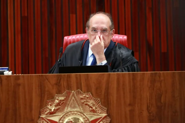 Janot pensou em fazer “grand finale”, afirma Gilmar Mendes em Paris