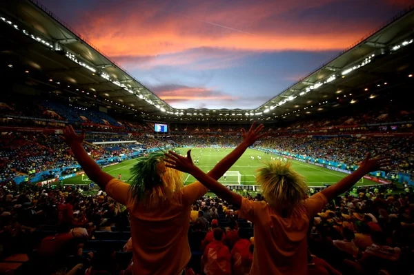 Uefa muda a final da Champions League de São Petersburgo para Paris