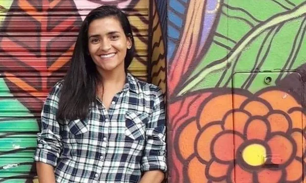 Mulher é morta por bala perdida durante perseguição de PMs no Rio