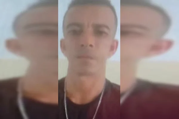Homem mata mulher a facadas