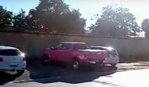 MPDFT apura uso de Hilux rosa pink por deputada para ir à academia