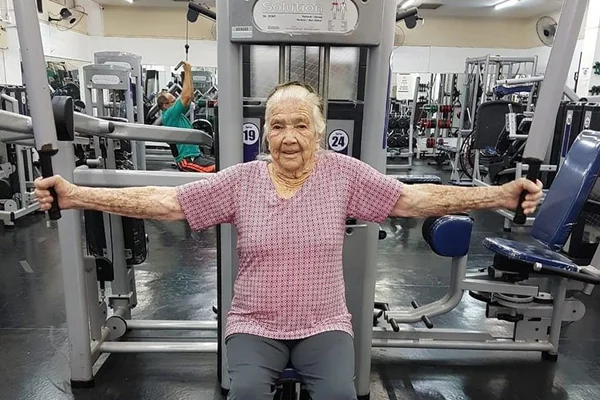 Inspiração para 2020: aos 98 anos, Maria é destaque na academia