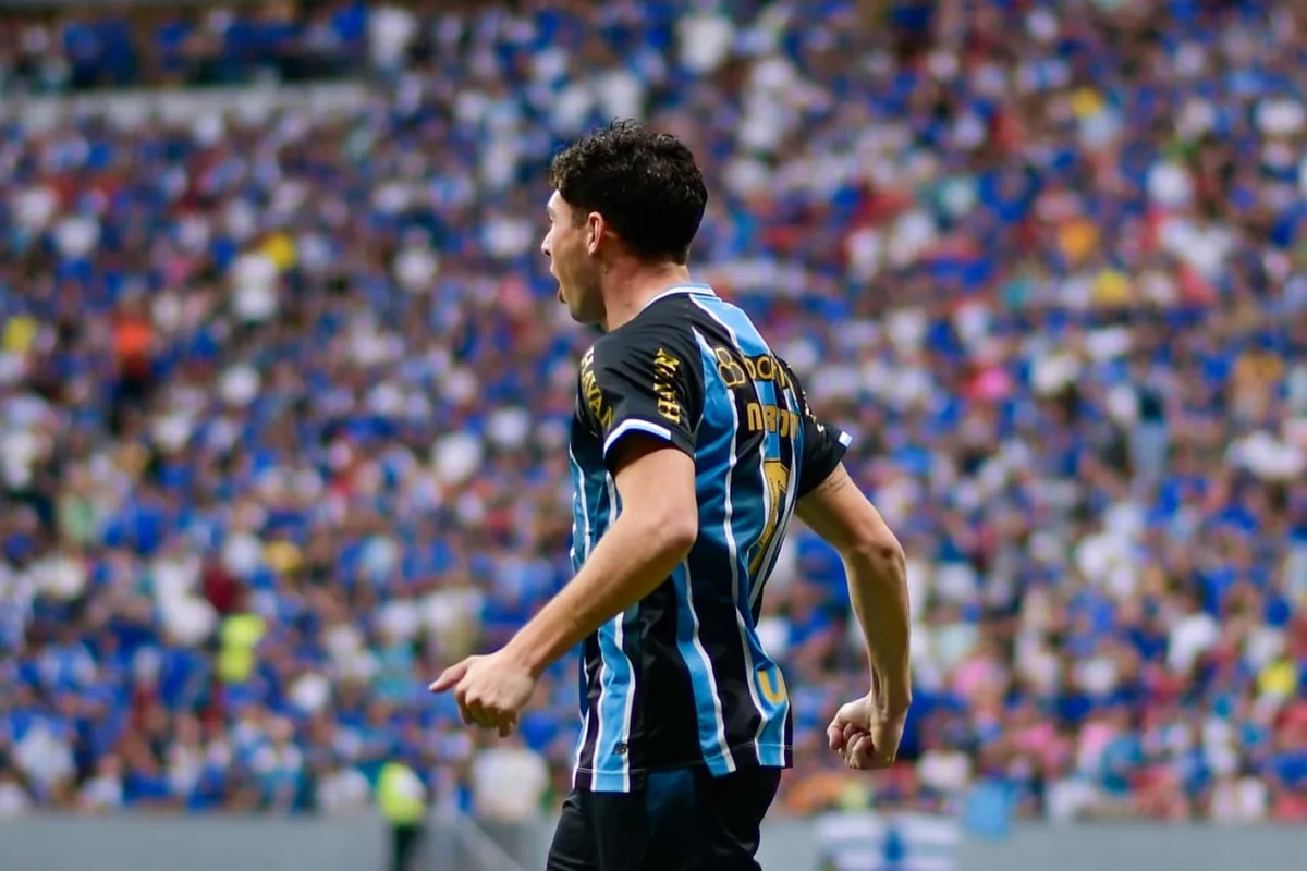 Gabriel Grando brilha e Grêmio vence o Cruzeiro em jogão no DF - imagem 17 Gabriel Grando brilha e Grêmio vence o Cruzeiro em jogão no DF - imagem 17