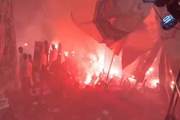 Torcedores do Corinthians protestam em frente ao Parque São Jorge