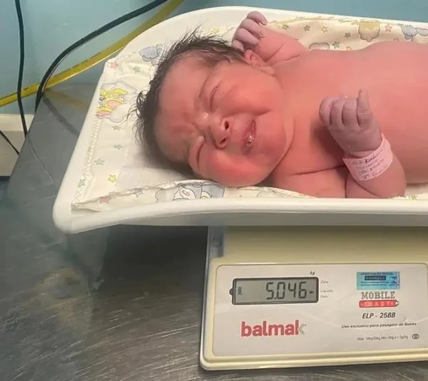 Bebê “gigante” nasce pesando 5 kg em SC e mãe diz ter ficado surpresa