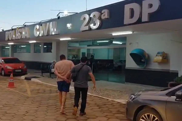 Homem que agrediu ex com retrovisor de carro e alicate de unha é preso