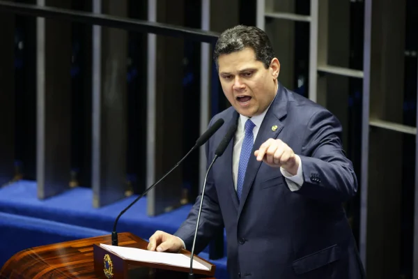 Em discurso como candidato à Presidência do Senado, Davi Alcolumbre (União-AP) coloca como prioridade a defesa das prerrogativas e mandato dos senadores - Metrópoles