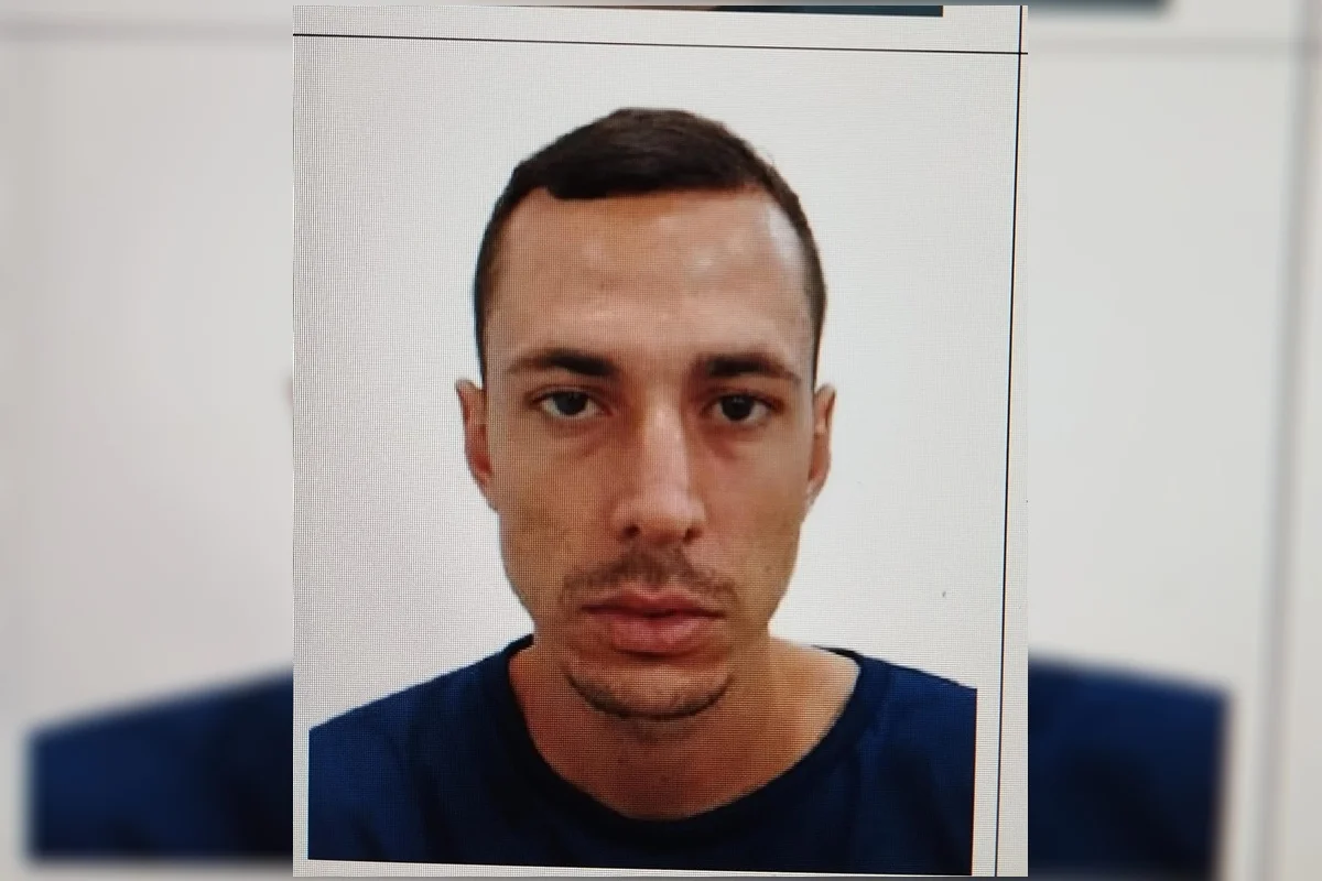 David Welder Costa de Souza Matos, de 28, também é alvo da investigação, mas não foi localizado durante a operação e é considerado foragido da Justiça. David Welder Costa de Souza Matos, de 28, também é alvo da investigação, mas não foi localizado durante a operação e é considerado foragido da Justiça.