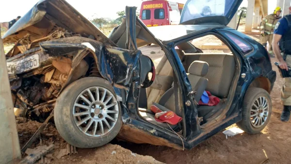 Homem fica preso às ferragens em grave acidente na BR-070