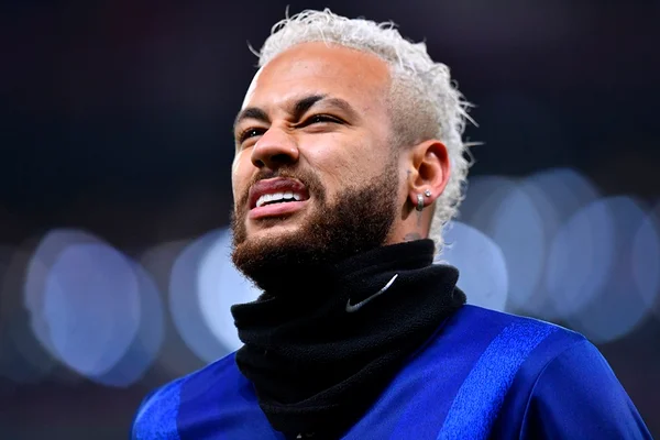 Valentine’s Day: solteiro, Neymar posta stories “segurando vela”