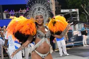 Brunna Gonçalves na Sapucaí desfilando pela Beija-Flor durante o Carnaval carioca em 2025