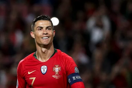 Cristiano Ronaldo compra carro mais caro do mundo, diz jornal