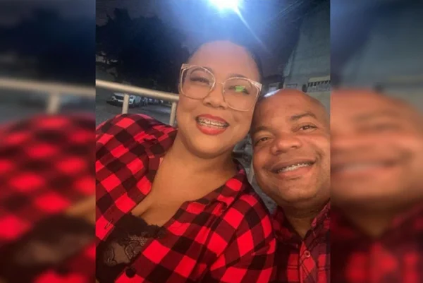 casal sorrindo