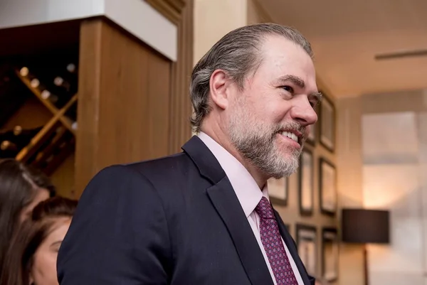 Presidente do STF suspende decisão que permitiu apreensão de livros