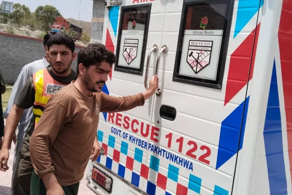 Queda de ônibus em ribanceira deixa ao menos 40 mortos no Paquistão