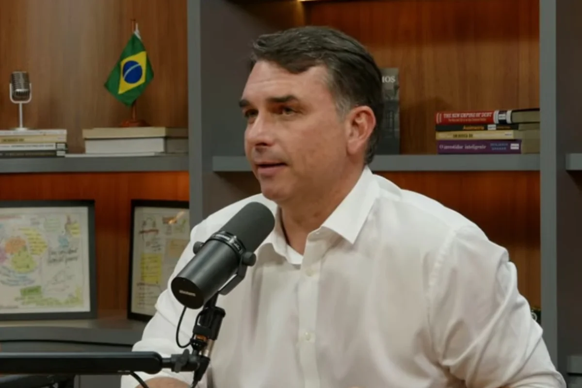 Flávio Bolsonaro diz que indígena não quer ser "animal de zoológico". Vídeo