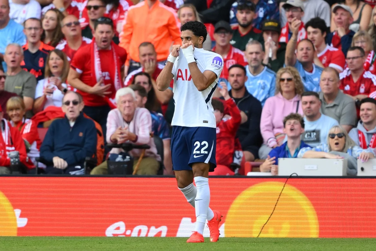 Tottenham empata com Nottingham Forest e segue sem vencer na Premier League