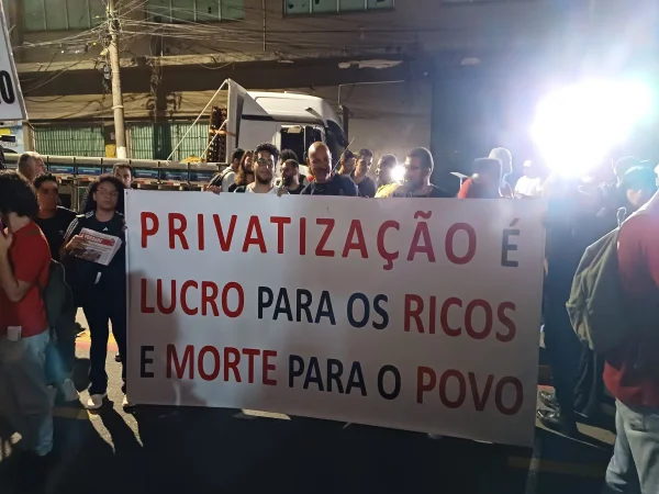 Ferroviários que trabalham nas linhas 11-Coral, 12-Safira e 13-Jade da CPTM estão em greve