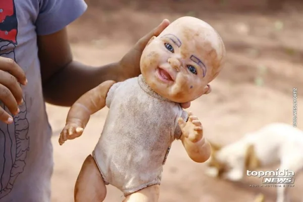 Imagem colorida de boneca