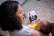 Thaynara é uma das 19.398 mulheres do DF que tomou a vacina contra o VSR no primeiro semestre de 2026 Thaynara é uma das 19.398 mulheres do DF que tomou a vacina contra o VSR no primeiro semestre de 2026