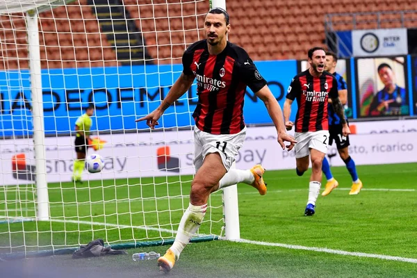 Milan vence a Inter
